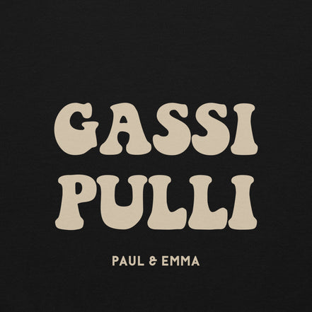  Sweatshirt mit GASSI PULLI Statement Back-Print in Beige - Paul & Emma